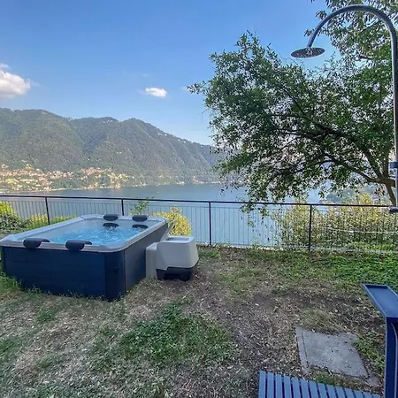 Elegante Casale Con Vista Lago Vicino A *