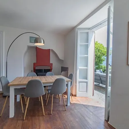Vakantiehuis Elegante Casale Con Vista Lago Vicino A