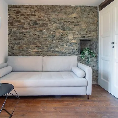 Elegante Casale Con Vista Lago Vicino A *