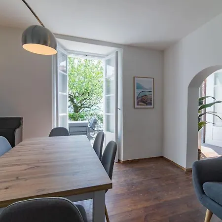 Elegante Casale Con Vista Lago Vicino A